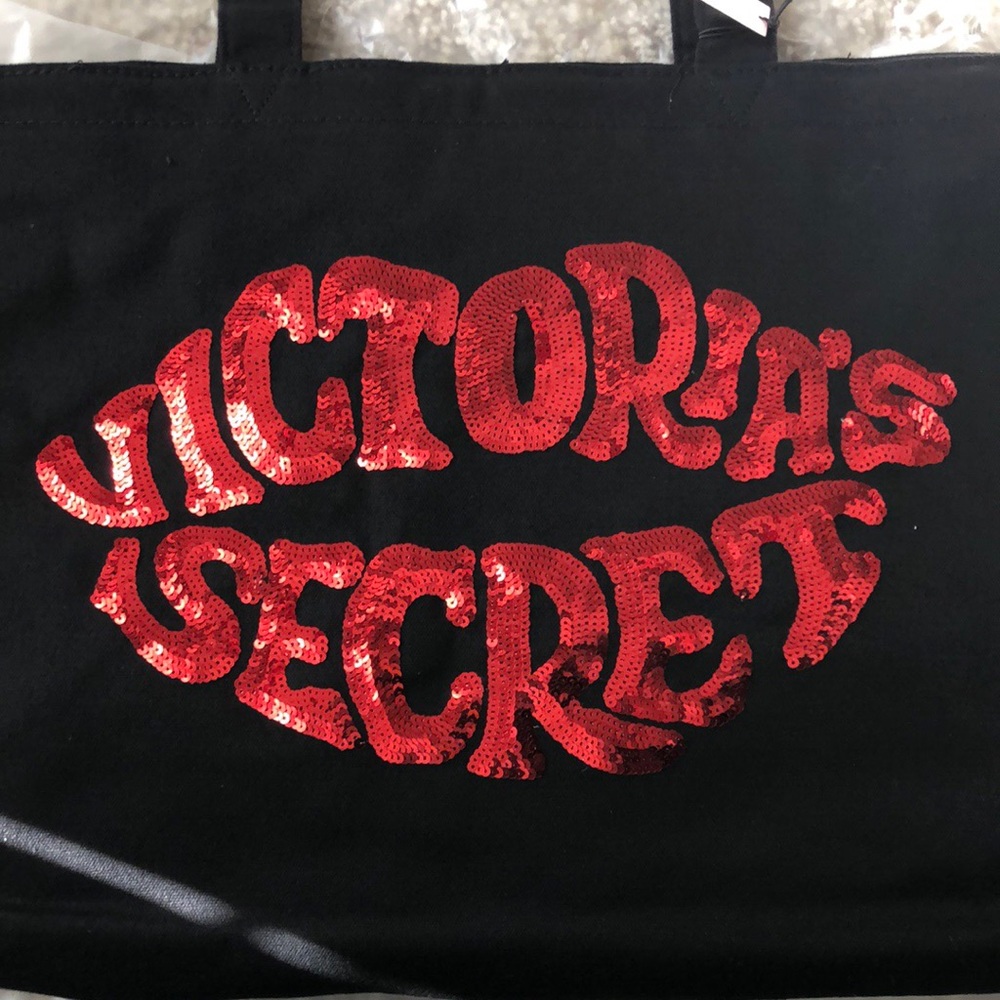 NWT weekender tote by VS